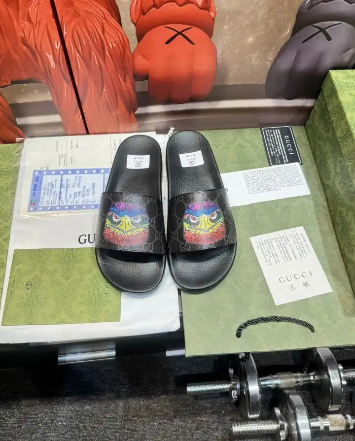 hype Gucci Slippers