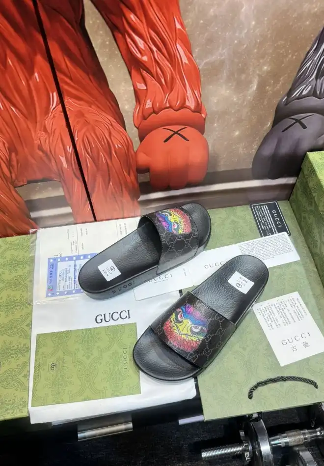 hype Gucci Slippers