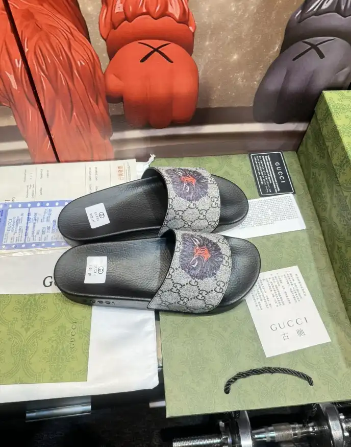 hype Gucci Slippers