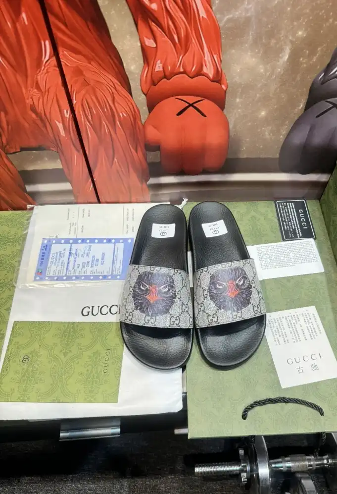 hype Gucci Slippers