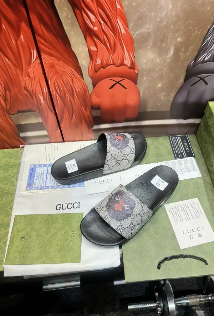 hype Gucci Slippers