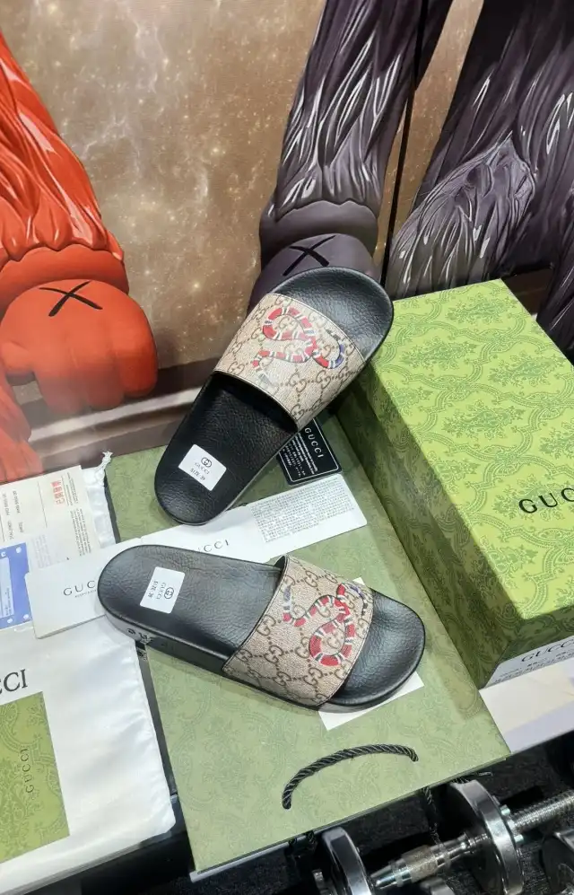 hype Gucci Slippers