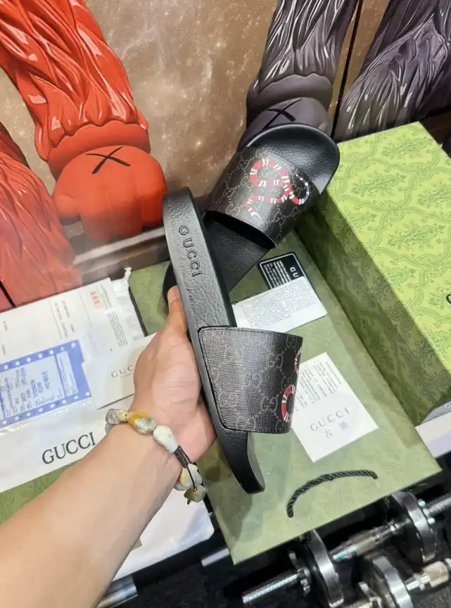 hype Gucci Slippers