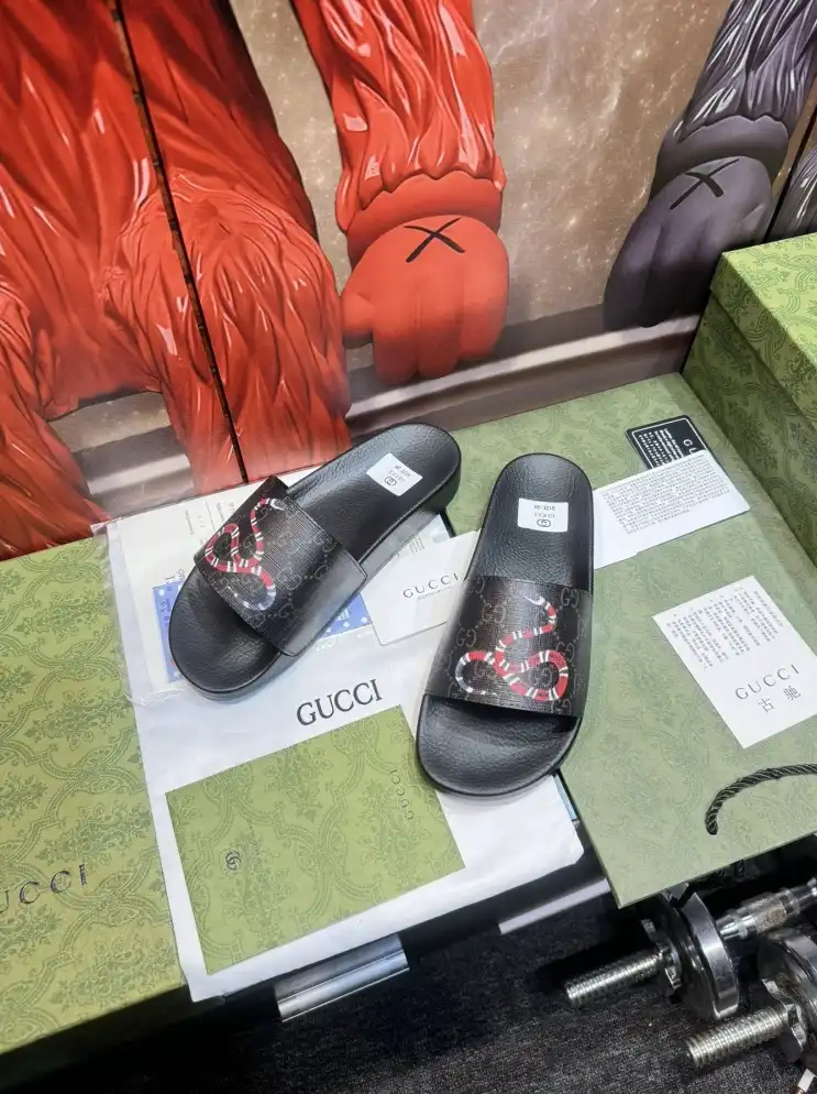 hype Gucci Slippers