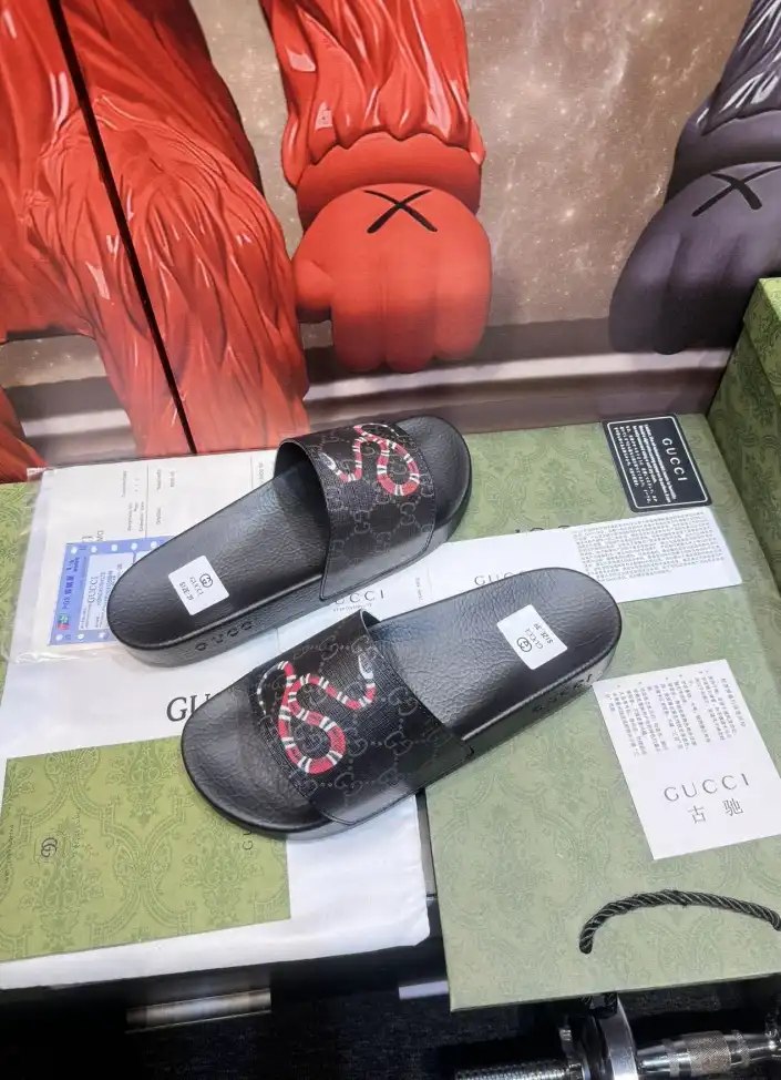 hype Gucci Slippers