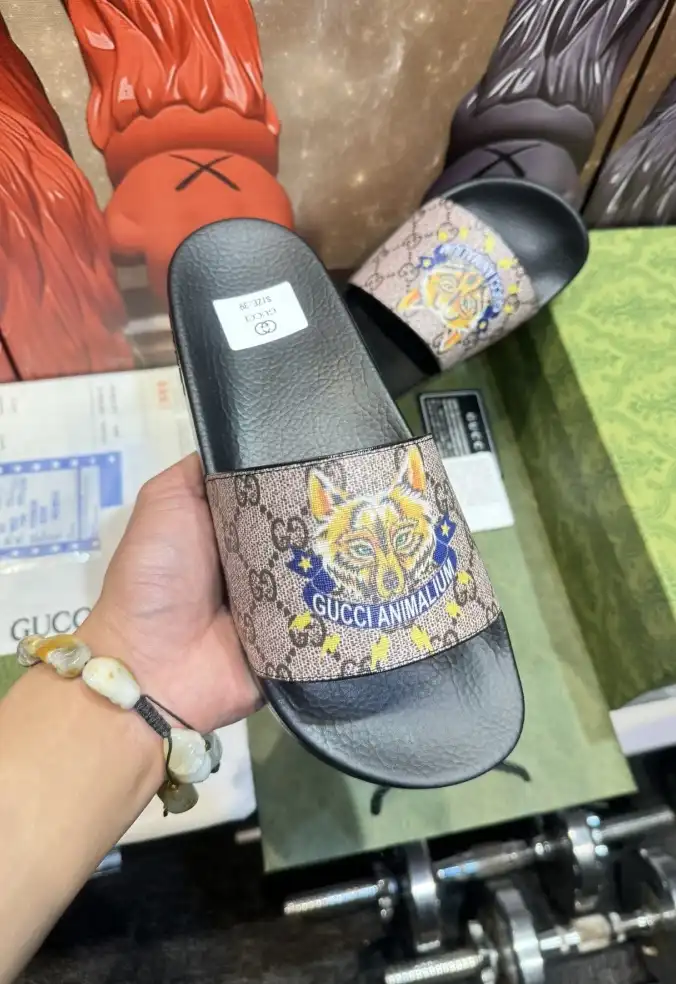 hype Gucci Slippers