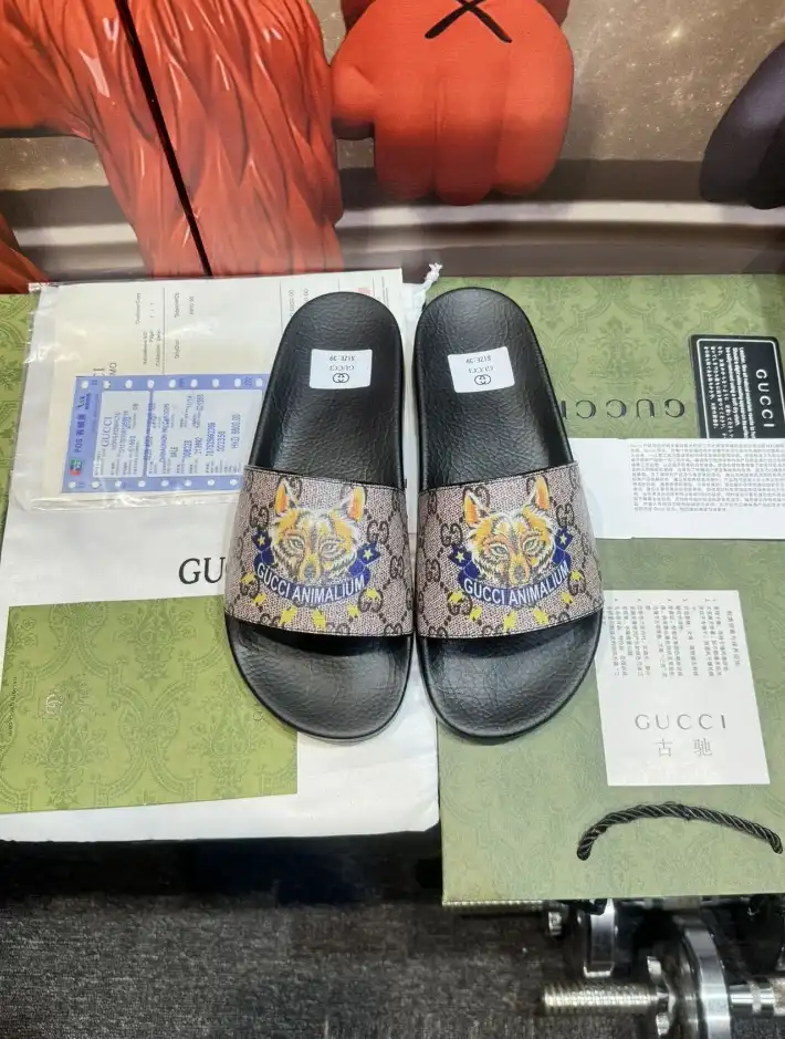 hype Gucci Slippers