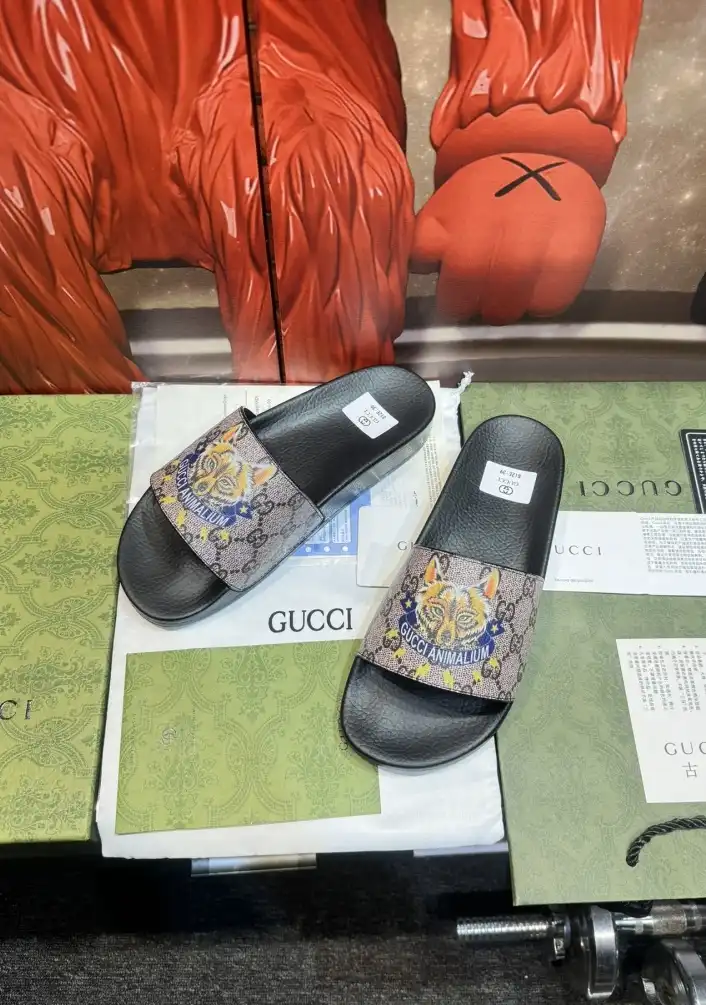 hype Gucci Slippers