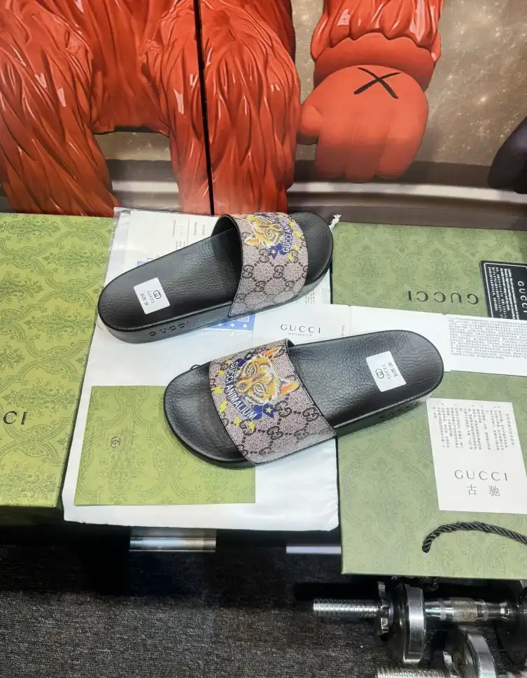 hype Gucci Slippers