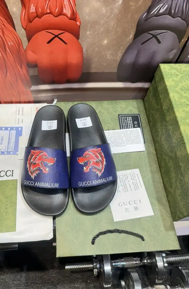 hype Gucci Slippers