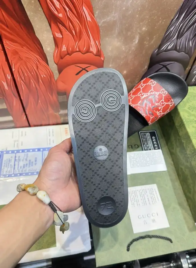 hype Gucci Slippers