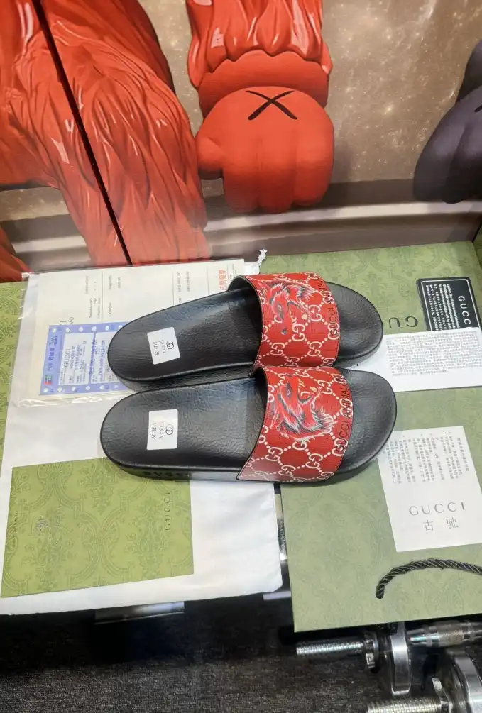 hype Gucci Slippers