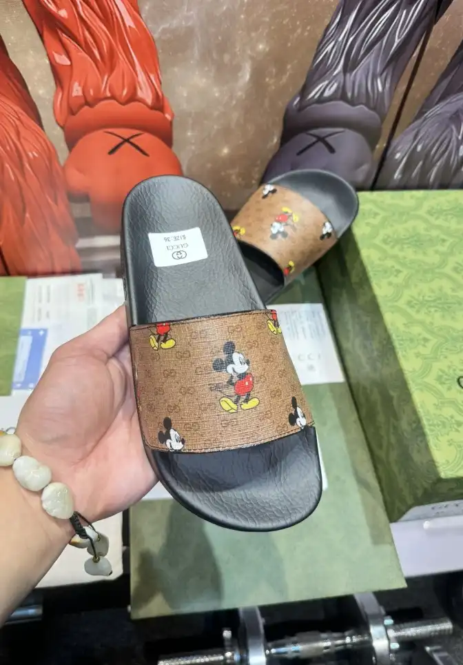 hype Gucci Slippers