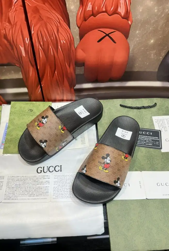 hype Gucci Slippers