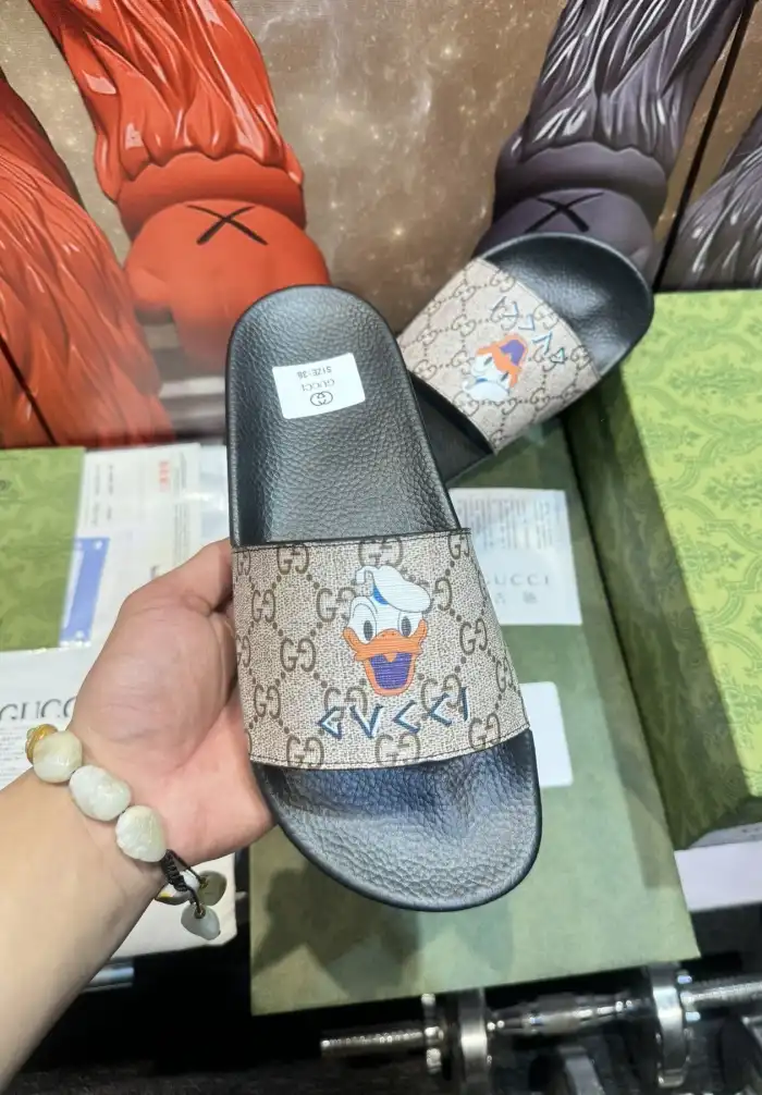 hype Gucci Slippers