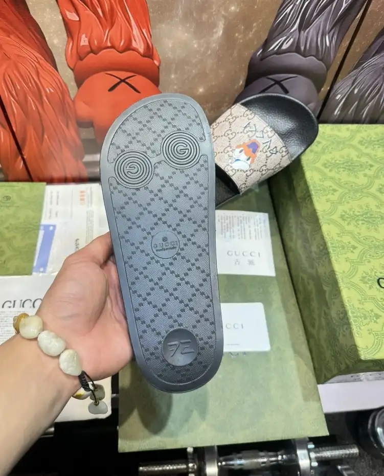 hype Gucci Slippers