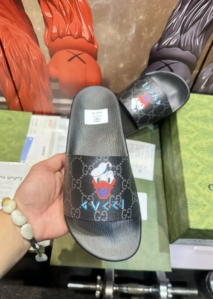 hype Gucci Slippers