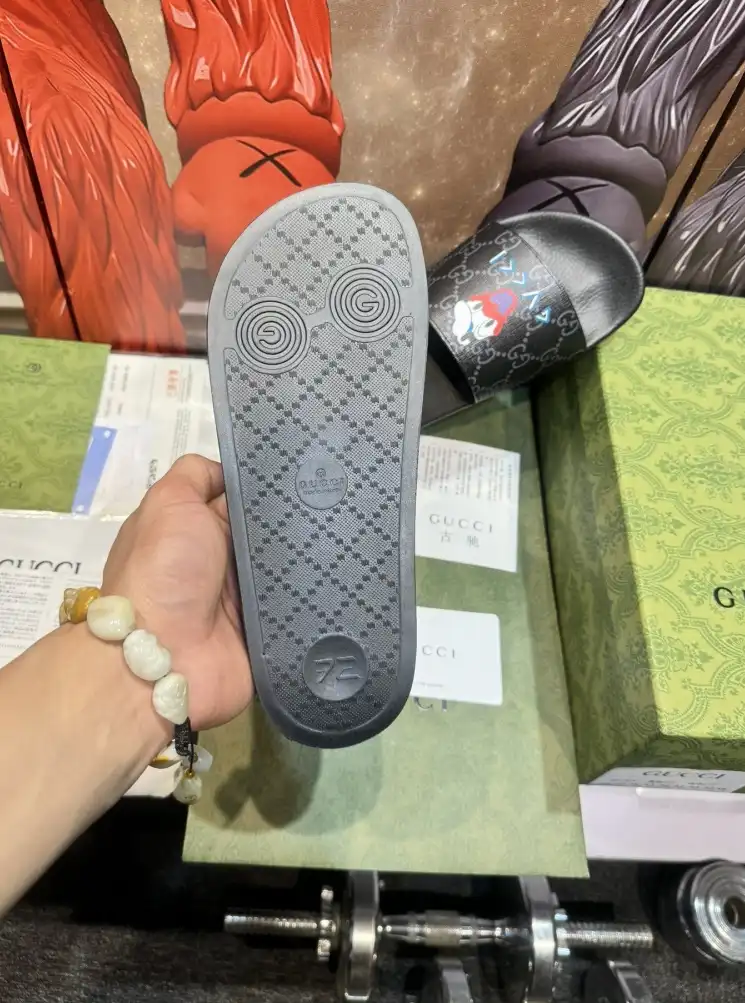 hype Gucci Slippers