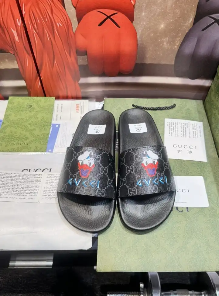 hype Gucci Slippers