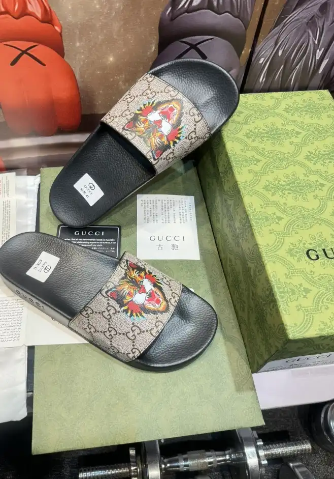 hype Gucci Slippers