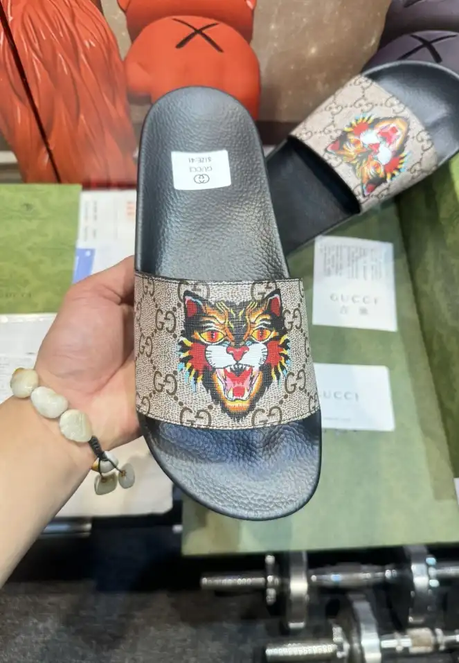 hype Gucci Slippers