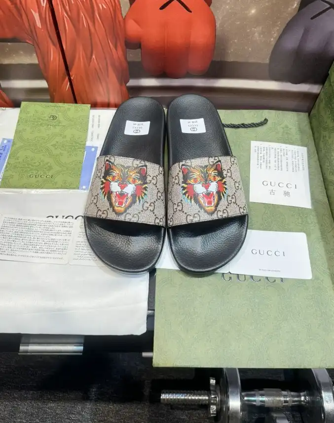 hype Gucci Slippers