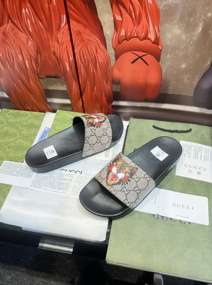 hype Gucci Slippers