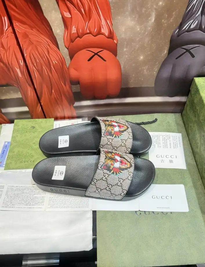 hype Gucci Slippers