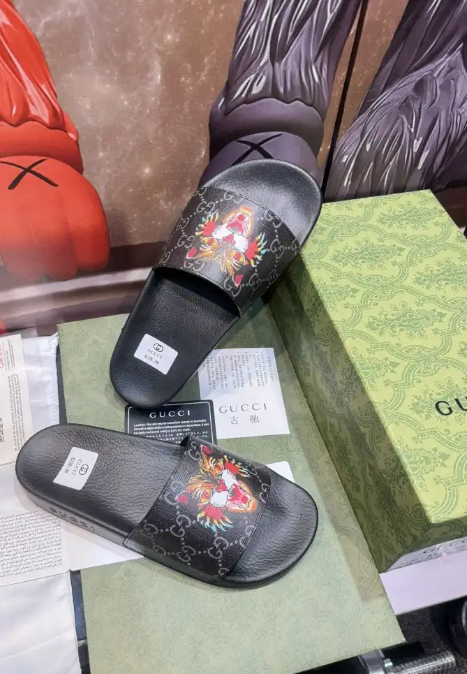 hype Gucci Slippers