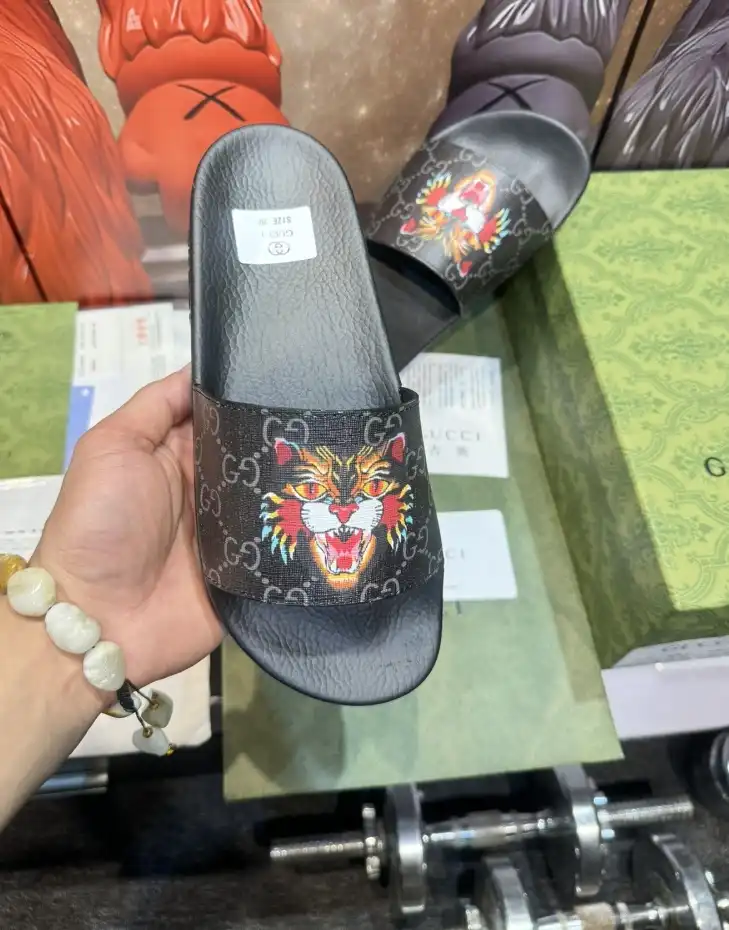 hype Gucci Slippers