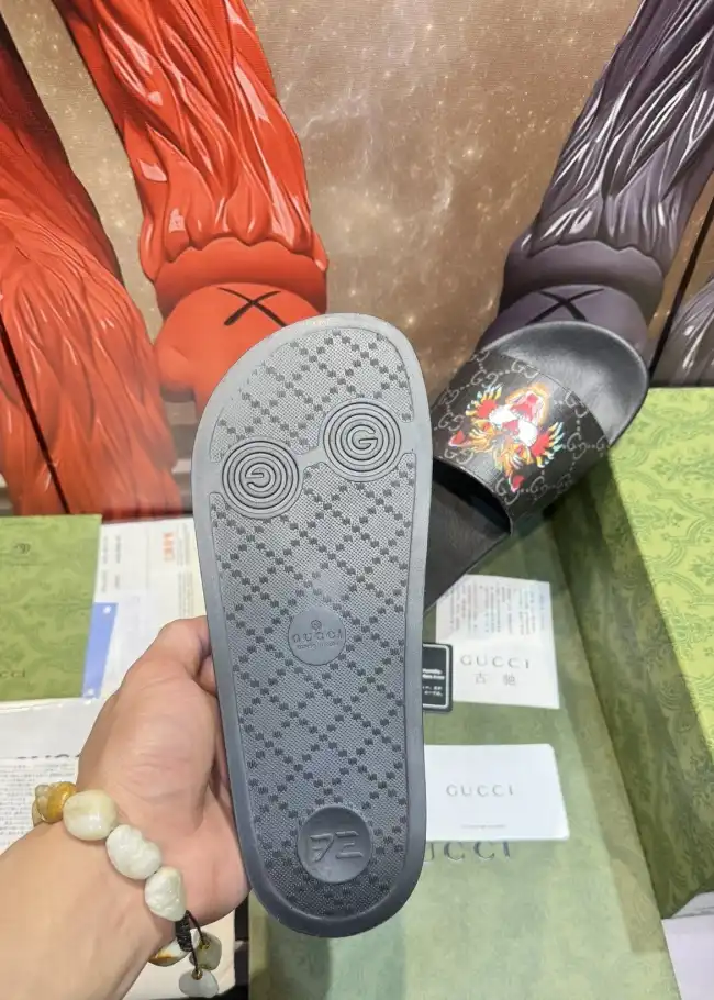 hype Gucci Slippers