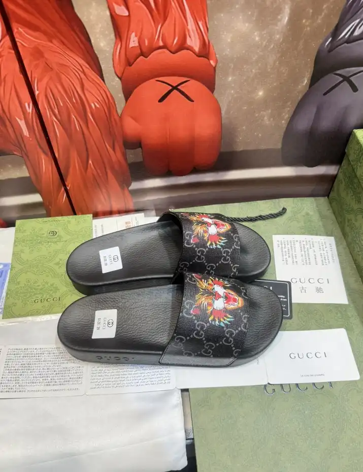 hype Gucci Slippers