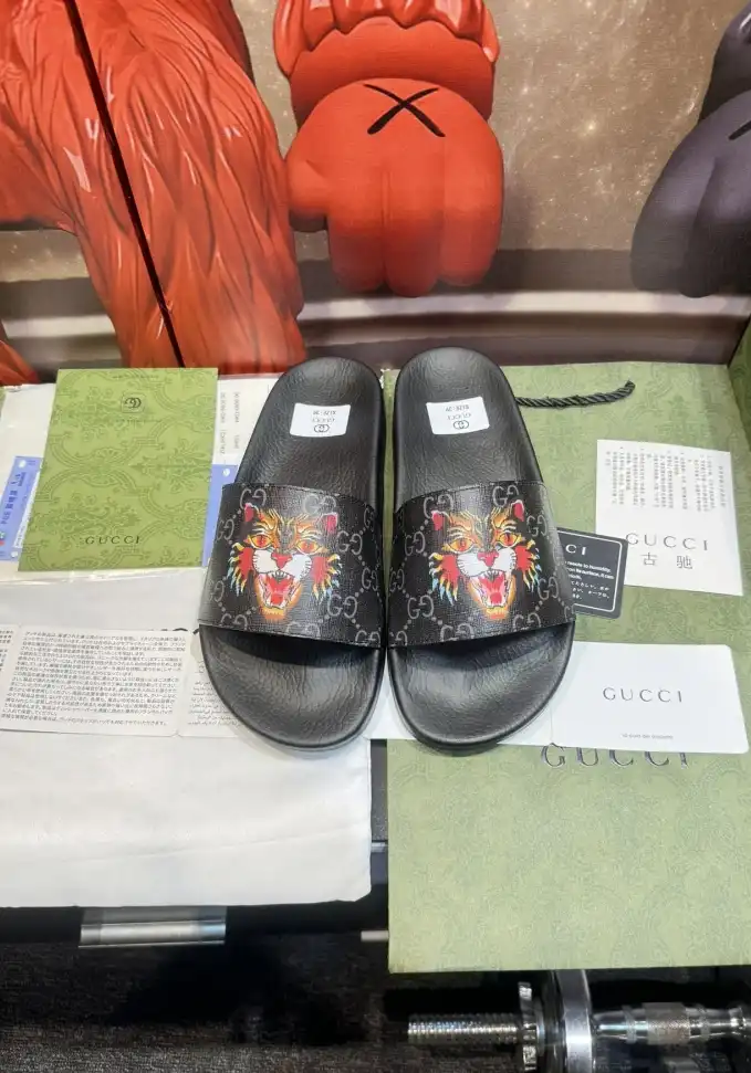 hype Gucci Slippers