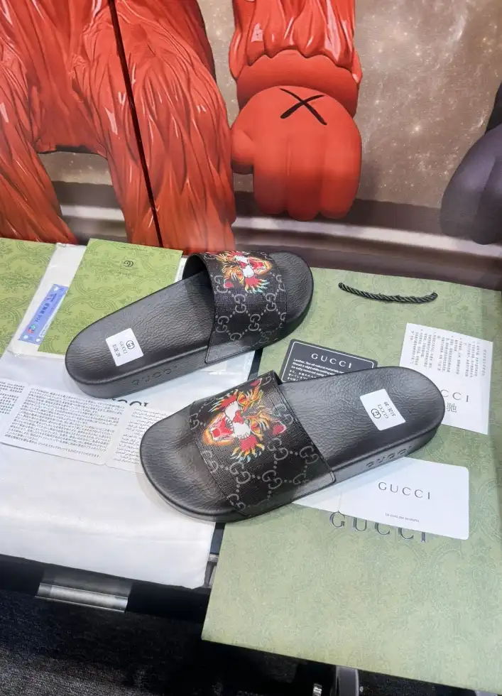 hype Gucci Slippers