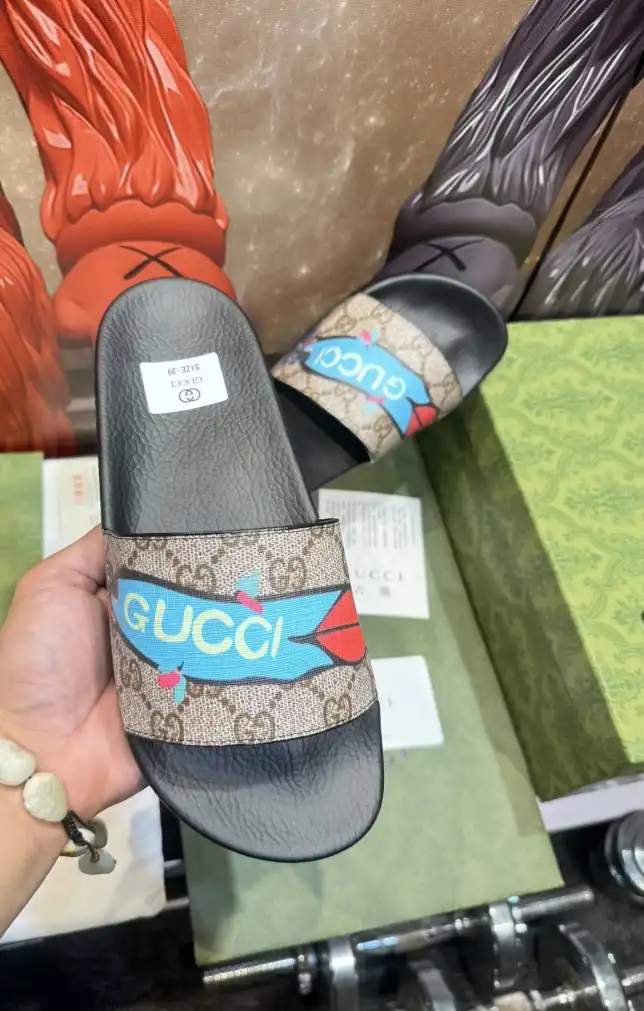 hype Gucci Slippers