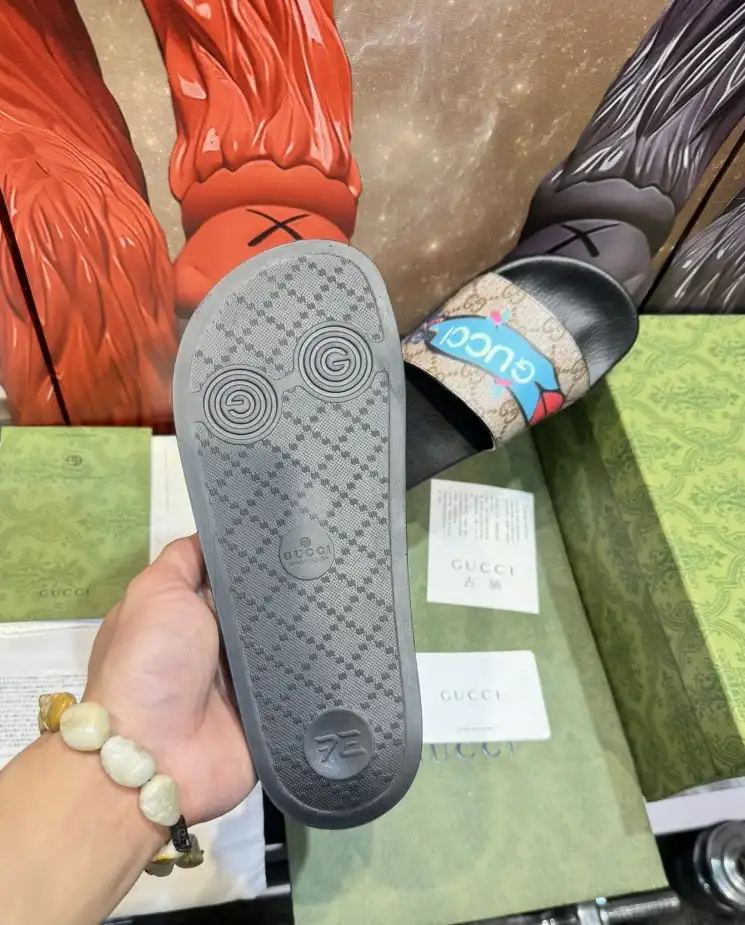 hype Gucci Slippers