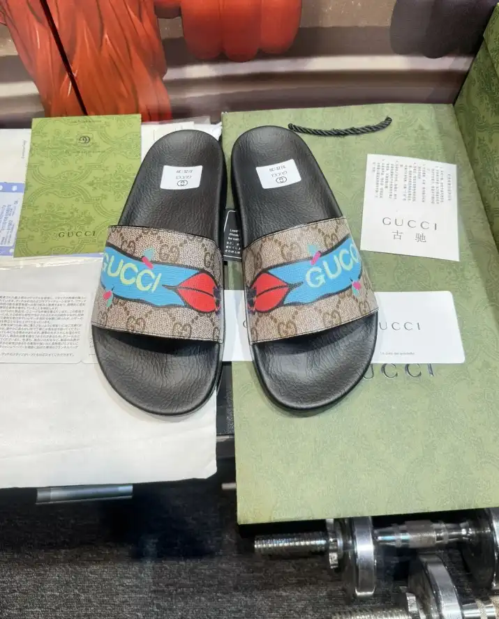 hype Gucci Slippers