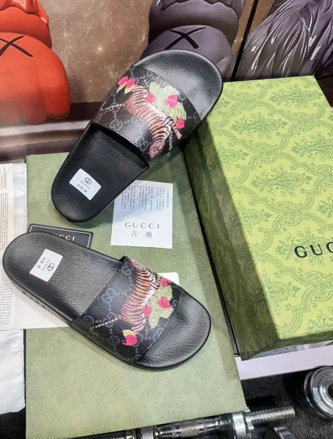 hype Gucci Slippers