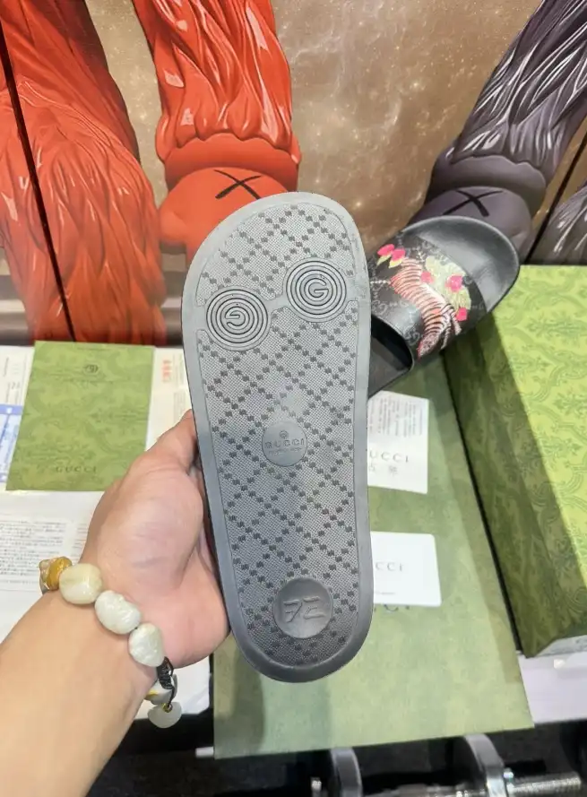 hype Gucci Slippers