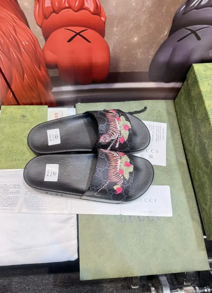 hype Gucci Slippers