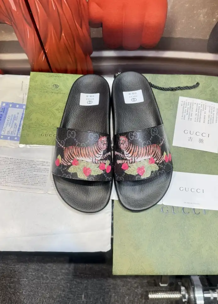 hype Gucci Slippers