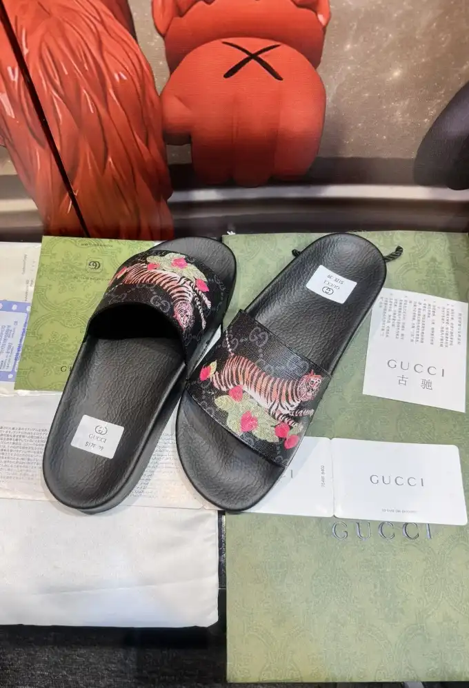 hype Gucci Slippers