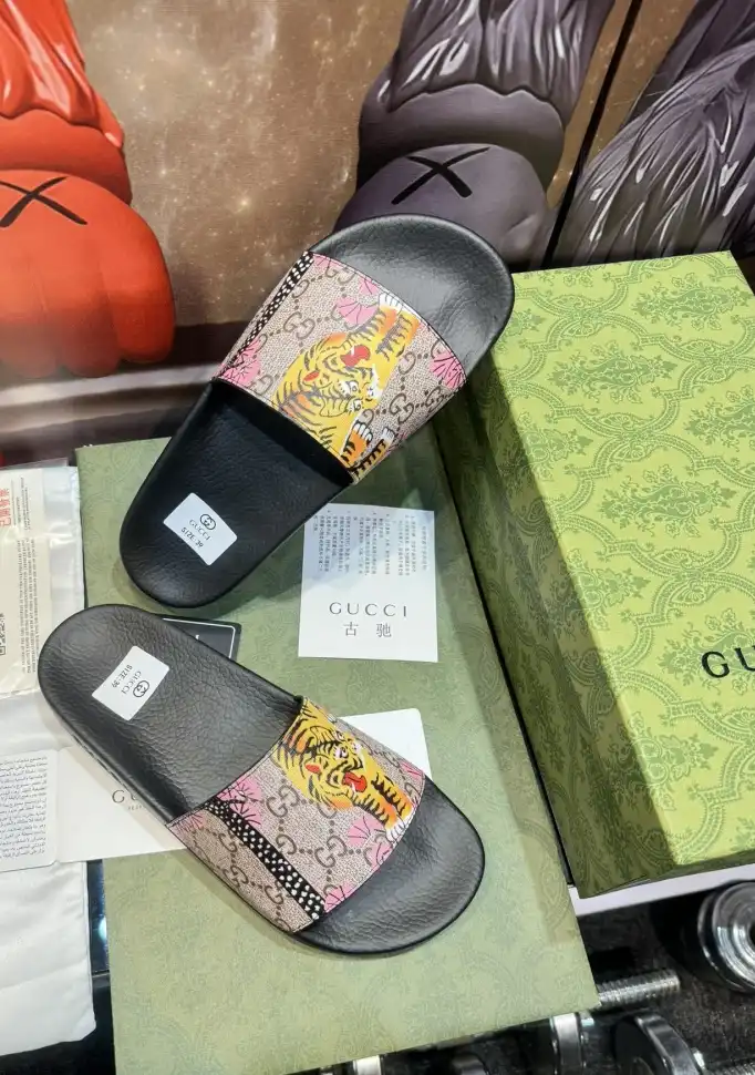 hype Gucci Slippers