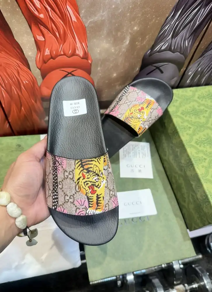 hype Gucci Slippers