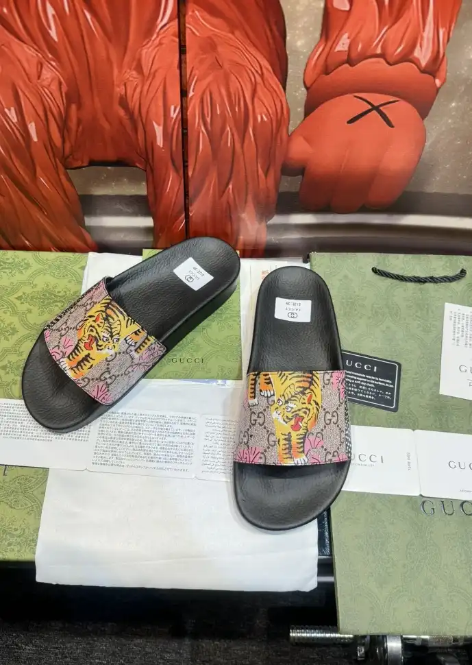 hype Gucci Slippers