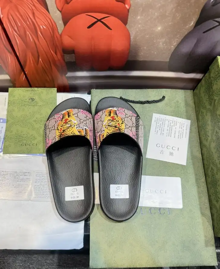 hype Gucci Slippers