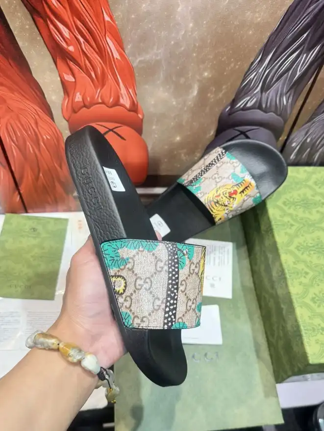 hype Gucci Slippers