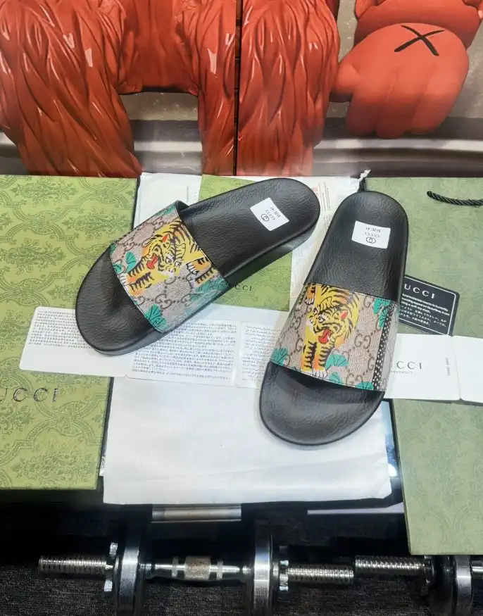 hype Gucci Slippers