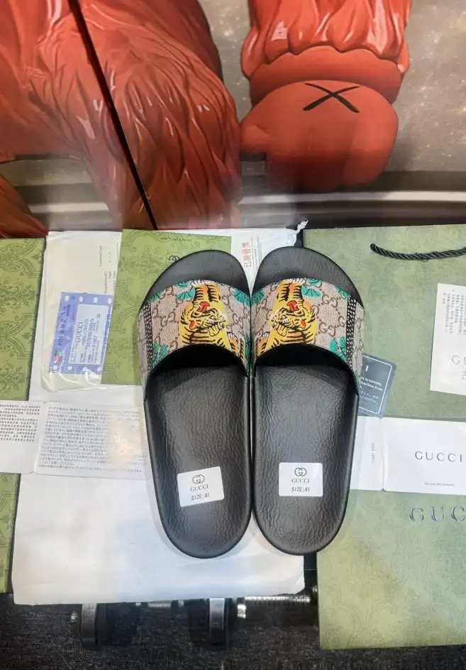 hype Gucci Slippers