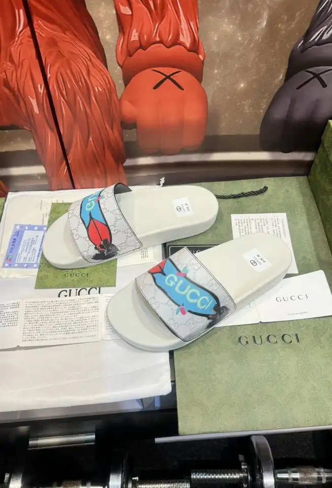 hype Gucci Slippers